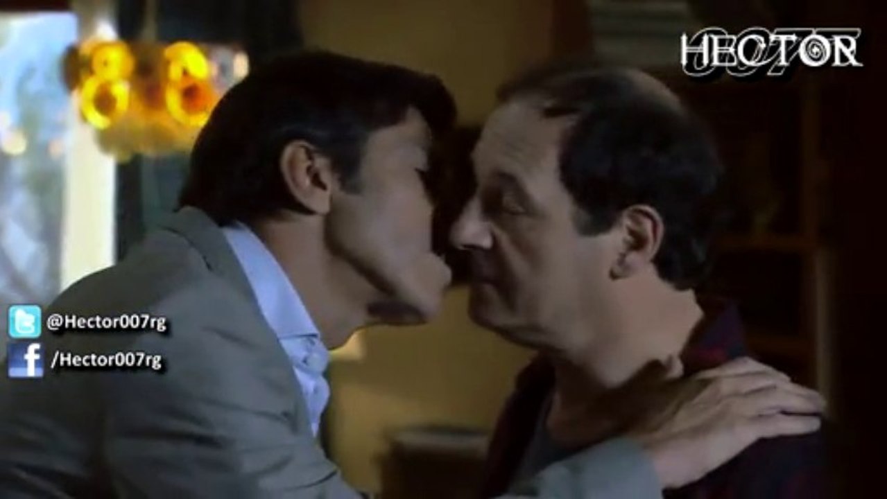 El Beso Entre Nicolas Repetto y Julio Chavez en Farsantes
