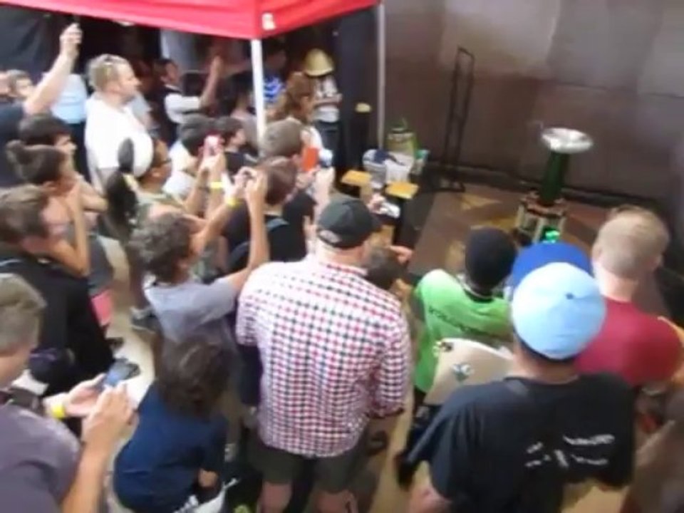 Une bobine électrique TESLA programmée pour jouer SAIL de Awolnation. ENORME