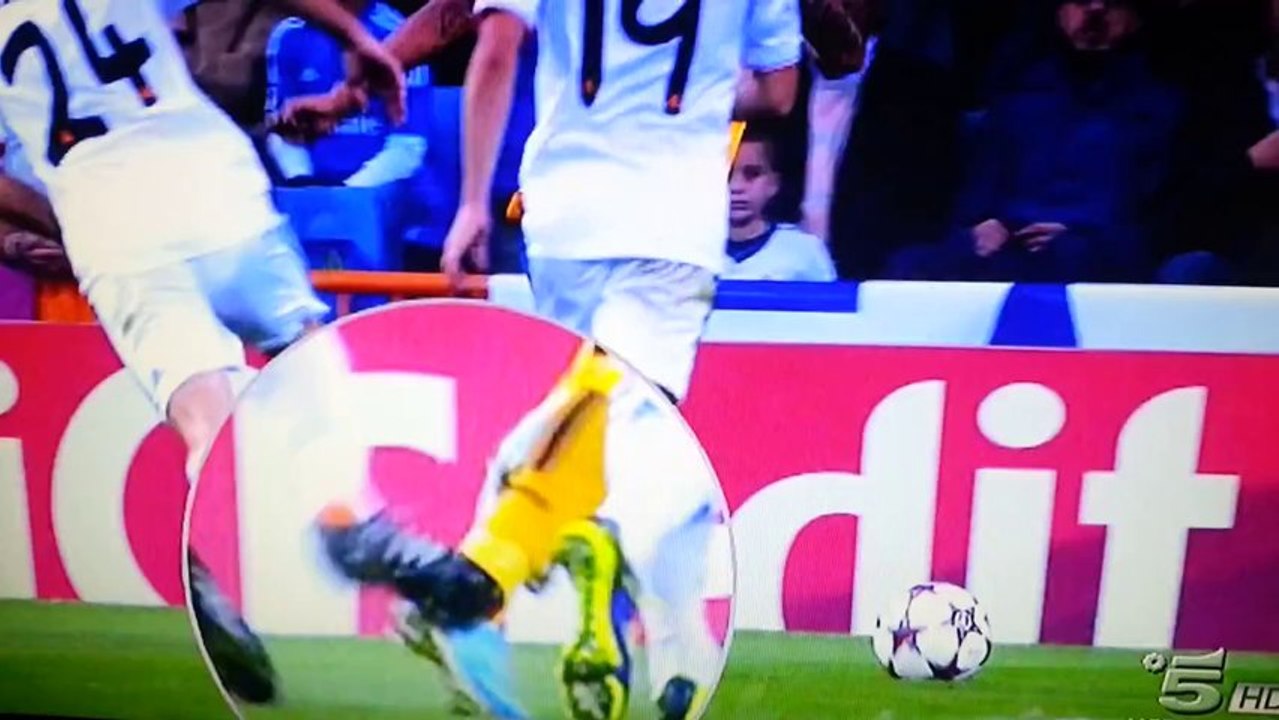 Arturo Vidal - Penalty situation in Real-Juve