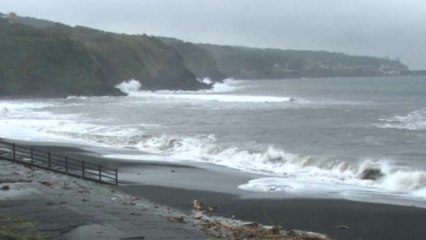 More buildings evacuated ahead of Japan storms