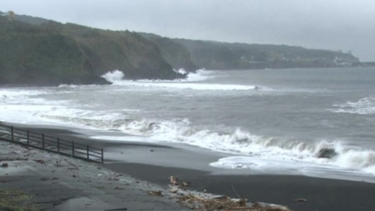 More buildings evacuated ahead of Japan storms