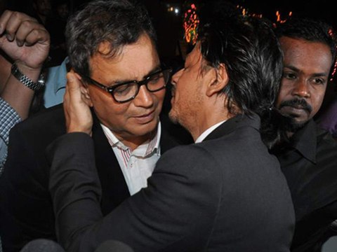 Shahrukh Khan Caught Kissing On Camera