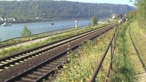 Züge bei Kamp-Bornhofen am Rhein, 101, 2x 151, 145, 6x 185, SBB Cargo Re421, 460, 2x 428