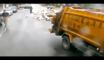 Une explosion de déchets en pleine rue.