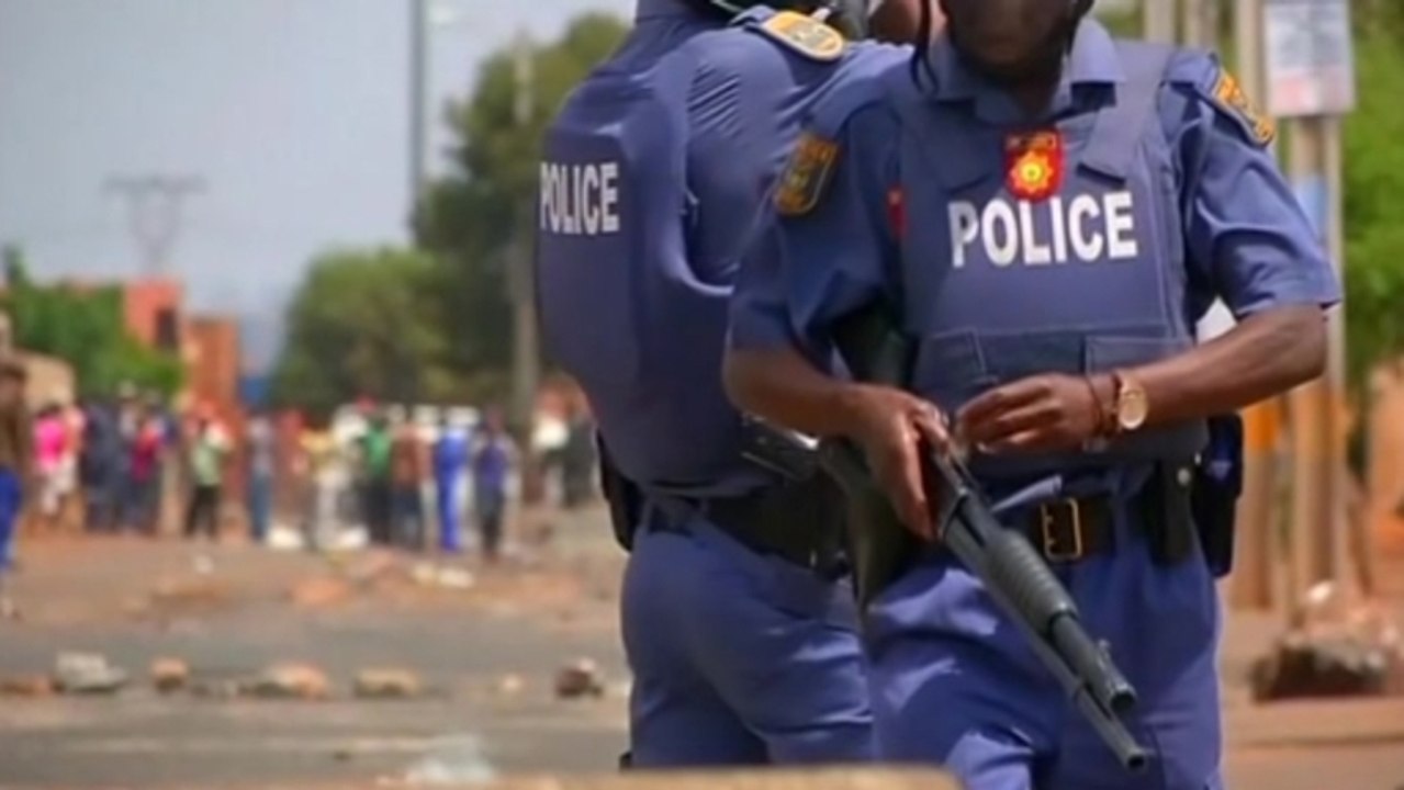 Violent clashes in South Africa township