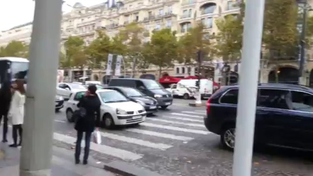 Christmas- Paris/decorations on Champs-Élysées. Its time!! Be a kid! Exult! Revel! Its all so short!! Paris