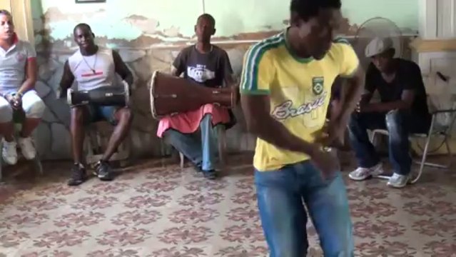 WWW.DANSACUBA.COM Jhonson nous montre les secrets de l'Afro-cubain juillet Caraibe 2013