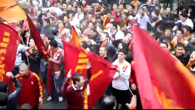 Beşiktaş - Galatasaray Florya'da Omuz Omuza