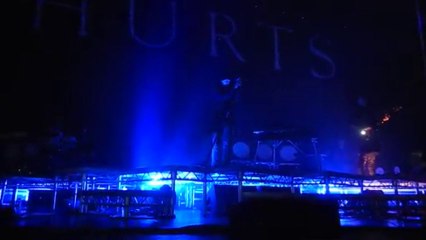 HURTS  - INTRO+ MERCY (Manchester O2 Apollo 25.10.2013)