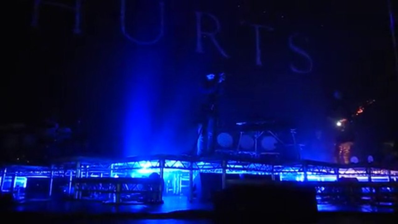 HURTS  - INTRO+ MERCY (Manchester O2 Apollo 25.10.2013)