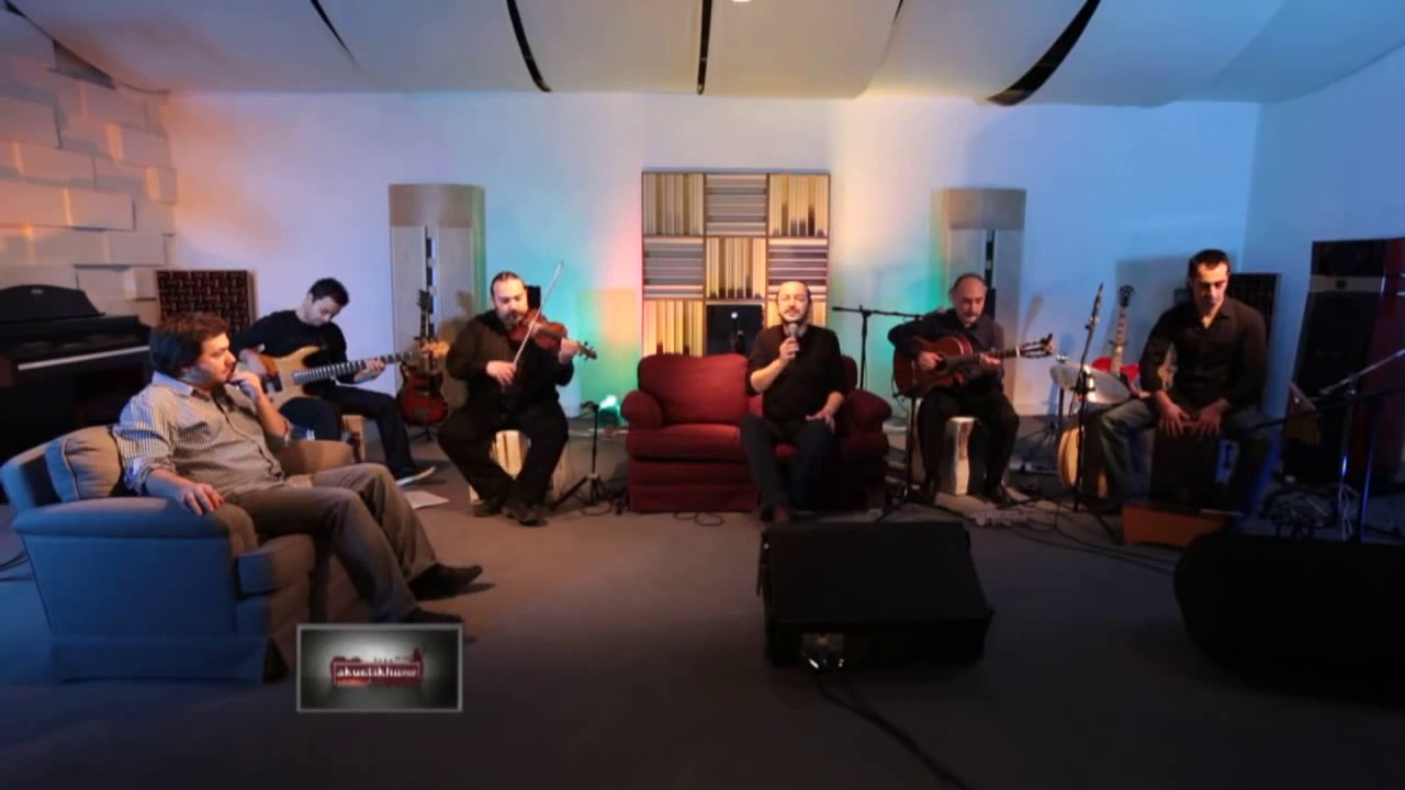 Güvenç Dağüstün - Mazi Kalbimde Bir Yaradır / #Akustikhane #‎GarajKonserleri‬