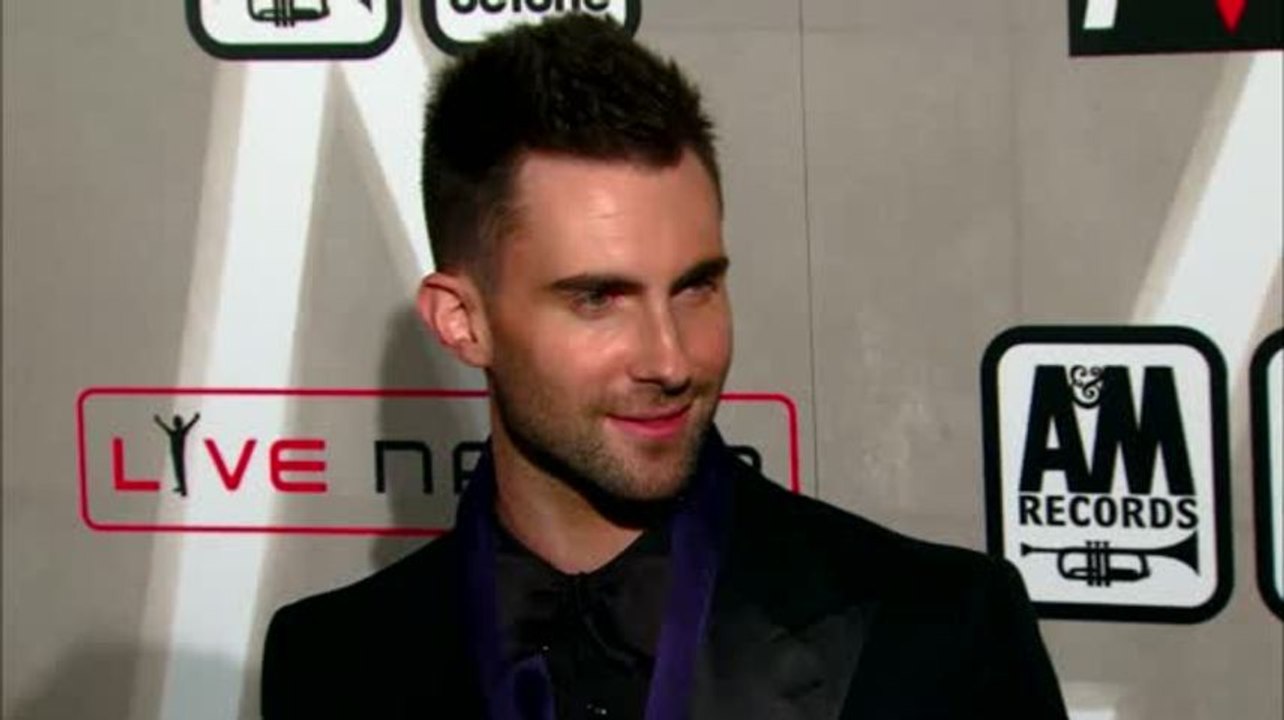 Wie Behati Prinsloo Adam Levine zur Hochzeit brachte