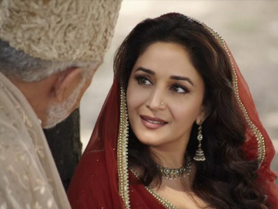 Madhuri Dixit First Look In Dedh Ishqiya