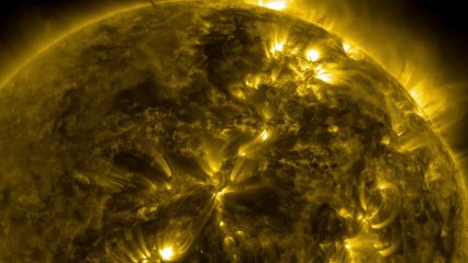 NASA  : eruption et canyons de feu sur le Soleil!