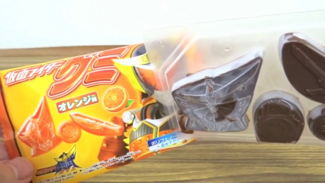 【クッキング動画】世界初☆仮面ライダー鎧武(ガイム)チョコを作っちゃお☆彡レビュー グミ オレンジ味 仮面ライダーウィザード