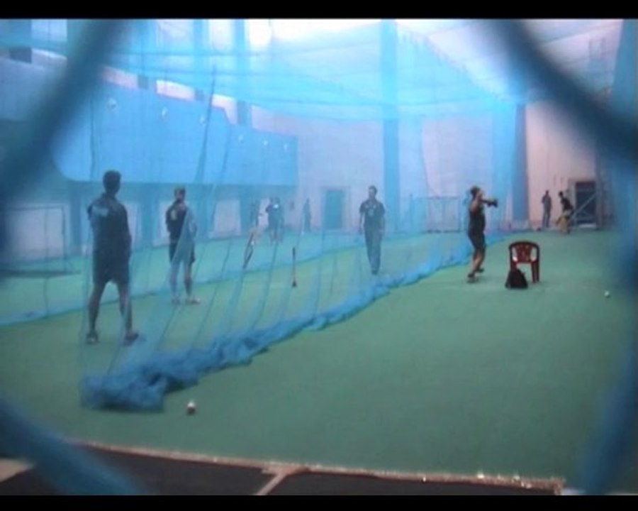 Australian players practice hard despite rain