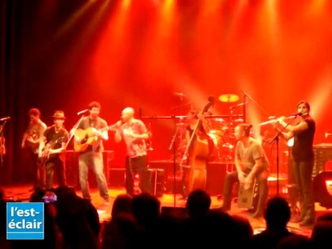 Tryo sur scène avec les Ogres de Barback aux Nuits de Champagne