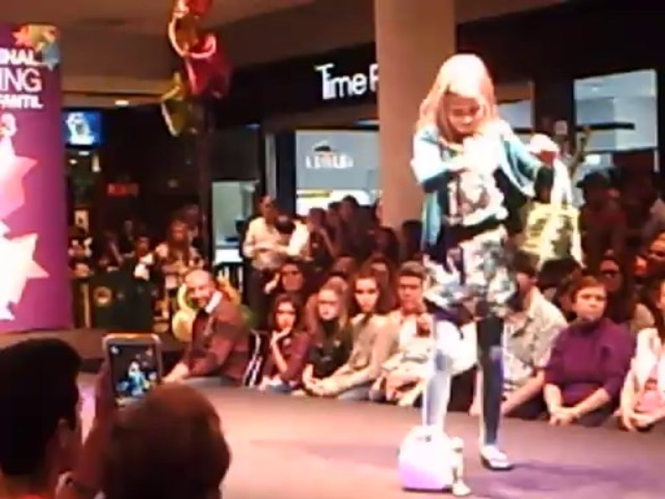 VALERIA EN EL DESFILE DE PLENNILUNIO,
