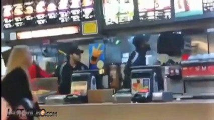 Grosse baston violente dans un McDo