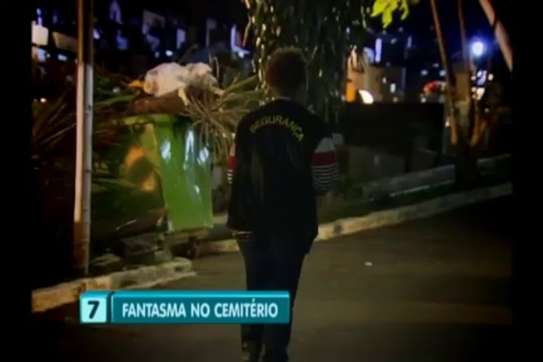 Brésil  une nouvelle caméra cachée flippante avec une fille fantôme (Cimetière)