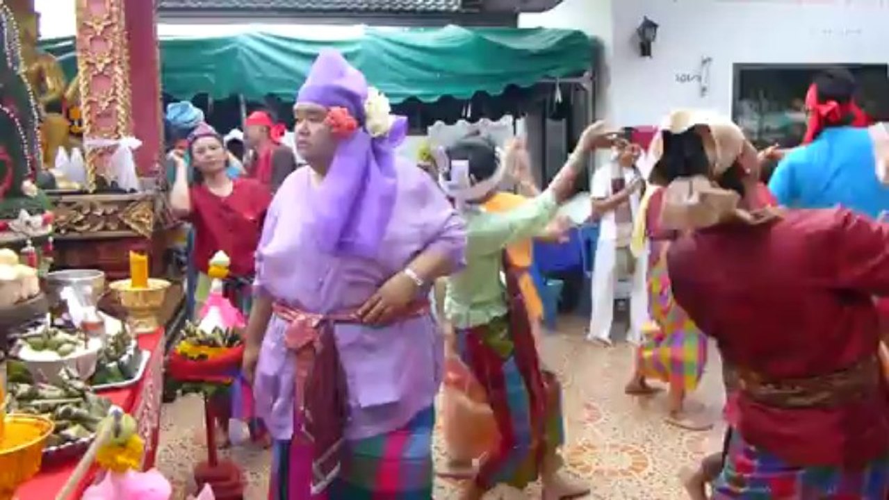 Fête des Thaïyay dans un temple à Chiang Rai
