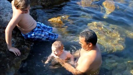 Ahmet Sühan Denize girerken.