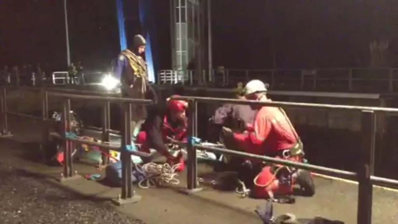 Tournai/Antoing: exercice pompier à l'écluse de Maubray (02)