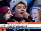 Türkçe Olimpiyatları için Sakarya'ya gelen öğrenciler şarkılarıyla herkesi çoşturdu