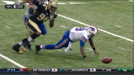 Lewis fumbles for the second time