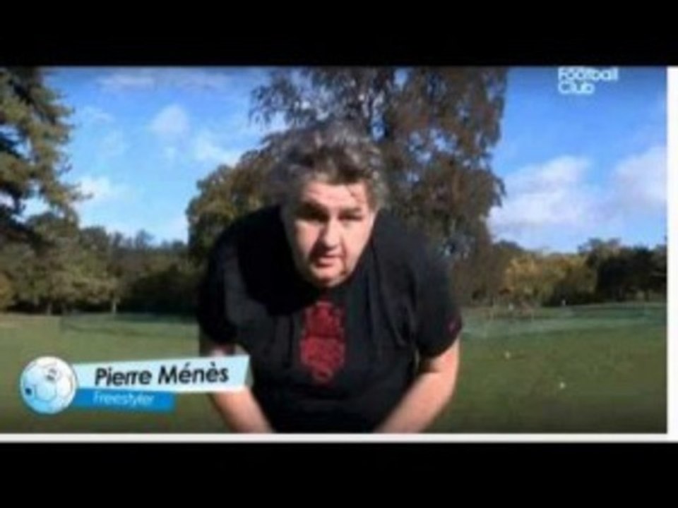 Pierre Ménès a relevé le défi de Patrice Evra et fait les 8 jongles (10 même)