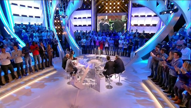 Pierre Ménès répond au défi de Evra avec + de 8 jongles !