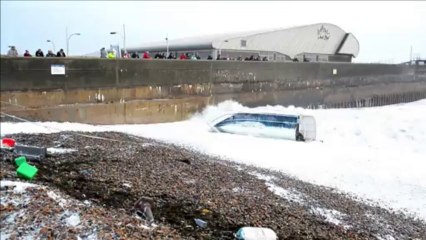 La Grande-Bretagne se prépare à affronter une violente tempête