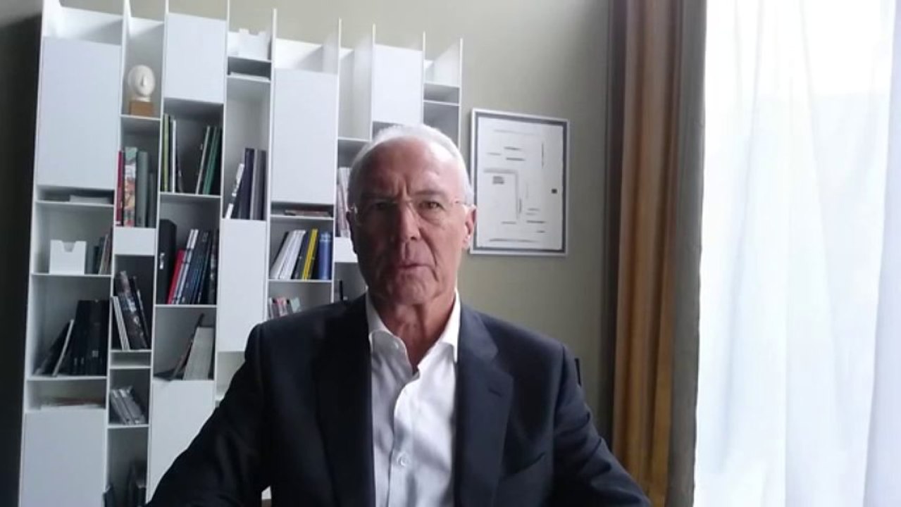 Beckenbauer meets aliens!