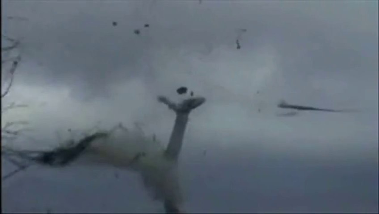 Powerful Winds Destroy Wind Turbine!