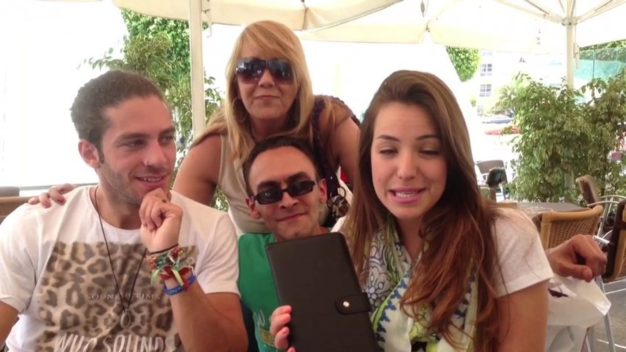 MENSAJE DE SONIA Y KRIS AL CLUB DE FANS DE SONIA EN FACEBOOK