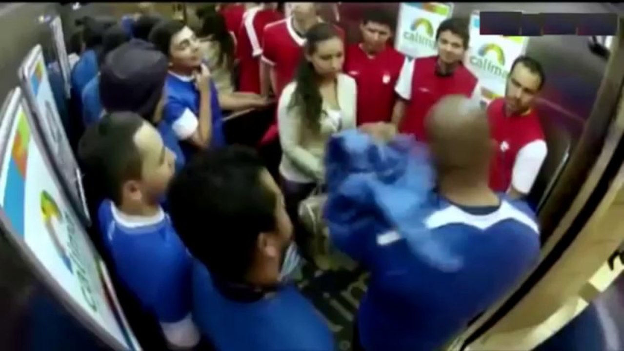 Rencontre de supporters adverses dans un ascenseur