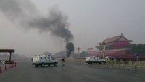 Pékin : une jeep prend feu devant la Cité Interdite