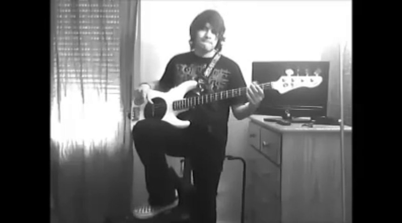 Rage Against The Machine - Bombtrack BASS COVER