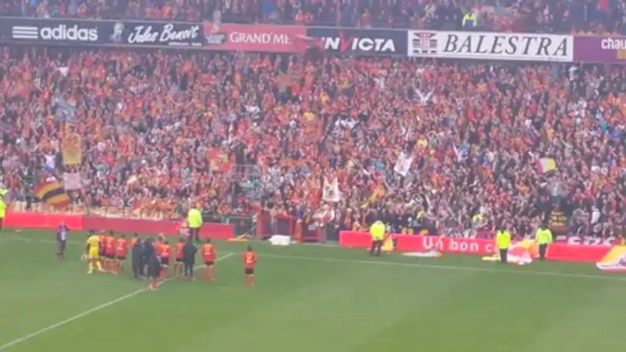 RC Lens et son public - clapping fin du match (Lens - Nîmes: 19/10/2013)