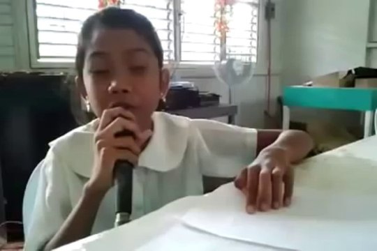 Une fillette aveugle de 11 ans reprend Wrecking Ball - Miley Cyrus