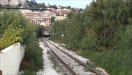 Autorail Soulé entre plage et pinède à Calvi