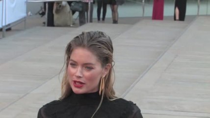 Doutzen Kroes se sent coupable de causer des complexes chez certains femmes