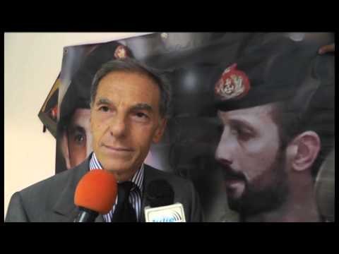 Napoli - Striscione pro Marò su Palazzo del Consiglio (29.10.13)