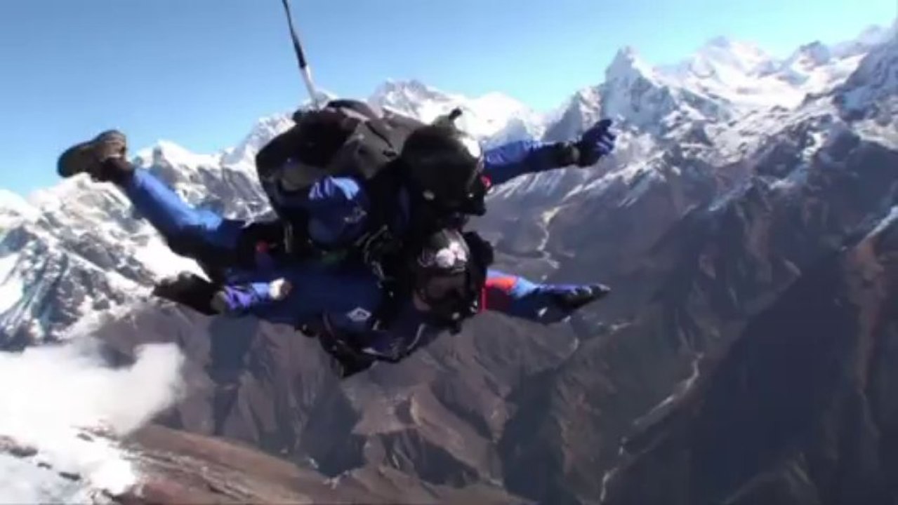 Francês é primeiro deficiente a saltar sobre o Everest