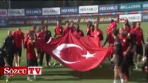 Türk bayrağı ile fotoğraf çektirdiler