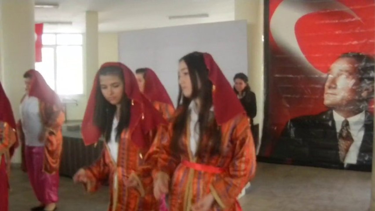 Filiz Rıfat Güpgüpoğlu ÇPL Halk Oyunları Ekibi