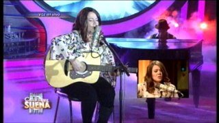 TeleFama.com.ar Lucía Galán cantó 