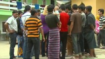 Hundreds of Rohingya caught being smuggled into Indonesia  القبض  على مئات من الروهينجا يتم تهريبهم الى اندونيسيا