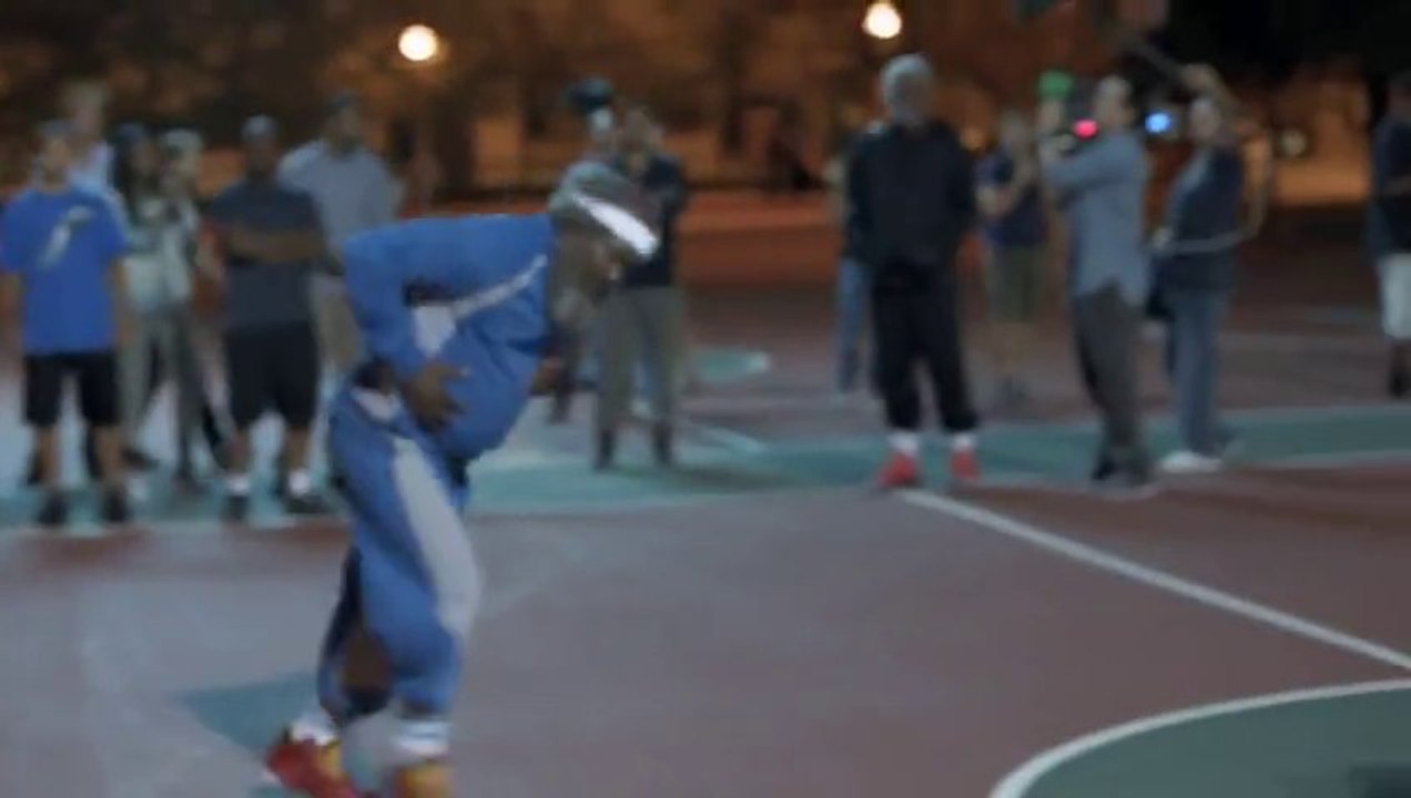 Kyrie Irving & Nate Robinson deux joueurs NBA se déguisent en vieux pour aller jouer une partie de street basket incognito