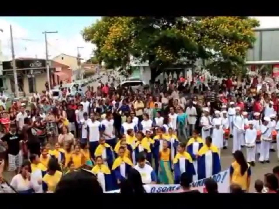 ENCONTROS E MOMENTOS 25-10